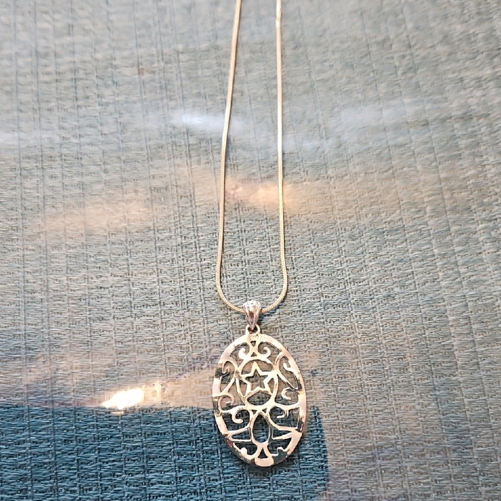 Elegant Silver Pendant Necklace